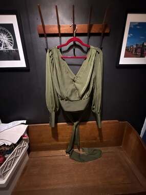 Banana Republic Green Satin Wrap Blouse with Balloon Sleeves Size 4 NWT